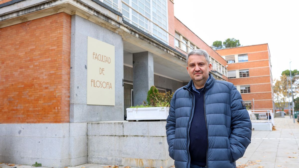 Rodrigo Castro, profesor: "Para la derecha la universidad es una amenaza, pero también una oportunidad de negocio"