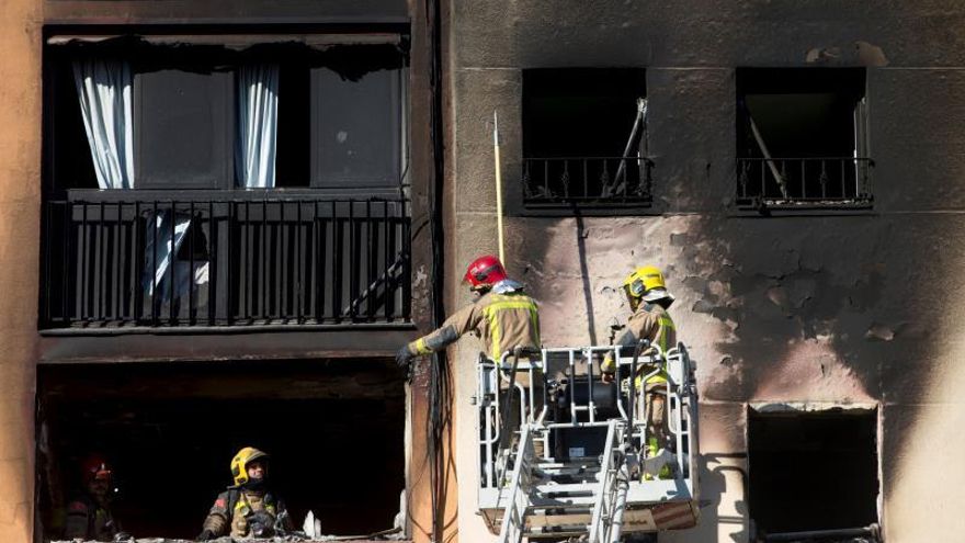 Hija de una fallecida en incendio afirma todos sabían que luz estaba pinchada