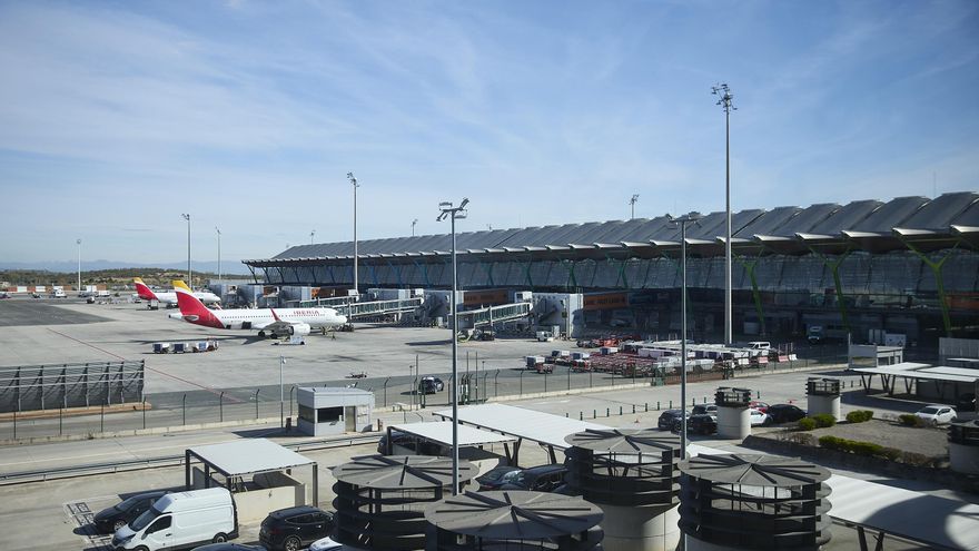 Aviones en la Terminal T4 del Aeropuerto Adolfo Suárez Madrid-Barajas, a 30 de marzo de 2026, en Madrid (España).