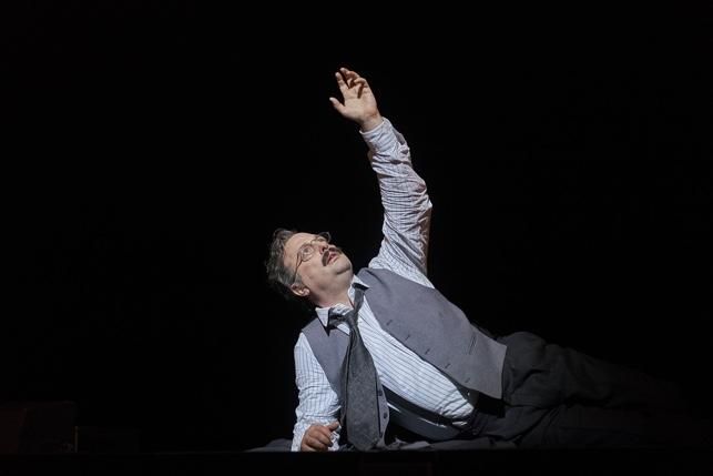 El tenor Peter Tantsits en 'Benajmin a Portbou', de Antoni Ros-Marbà.