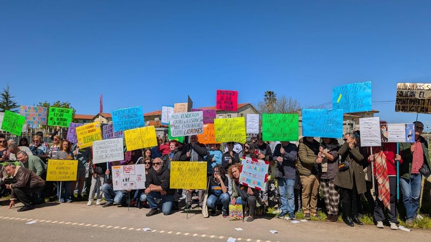 Los campistas de Ajo vuelven a manifestarse