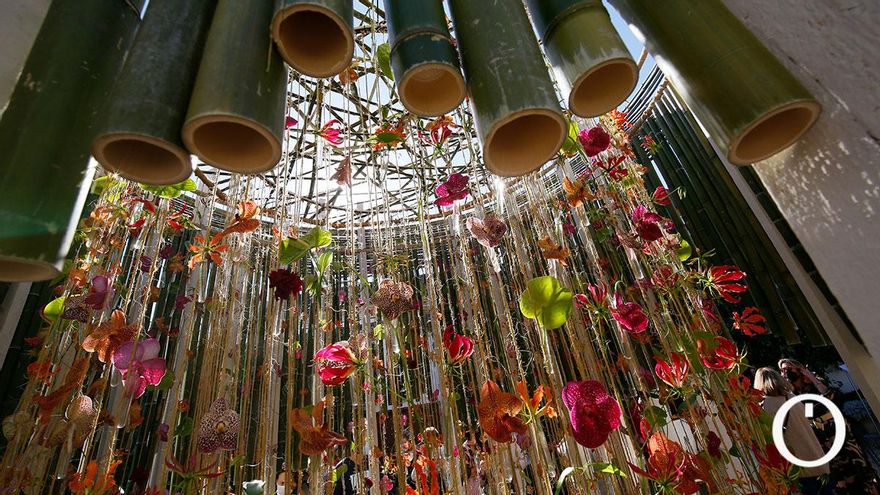 Instalación de Flora 2021 en el Palacio de Viana