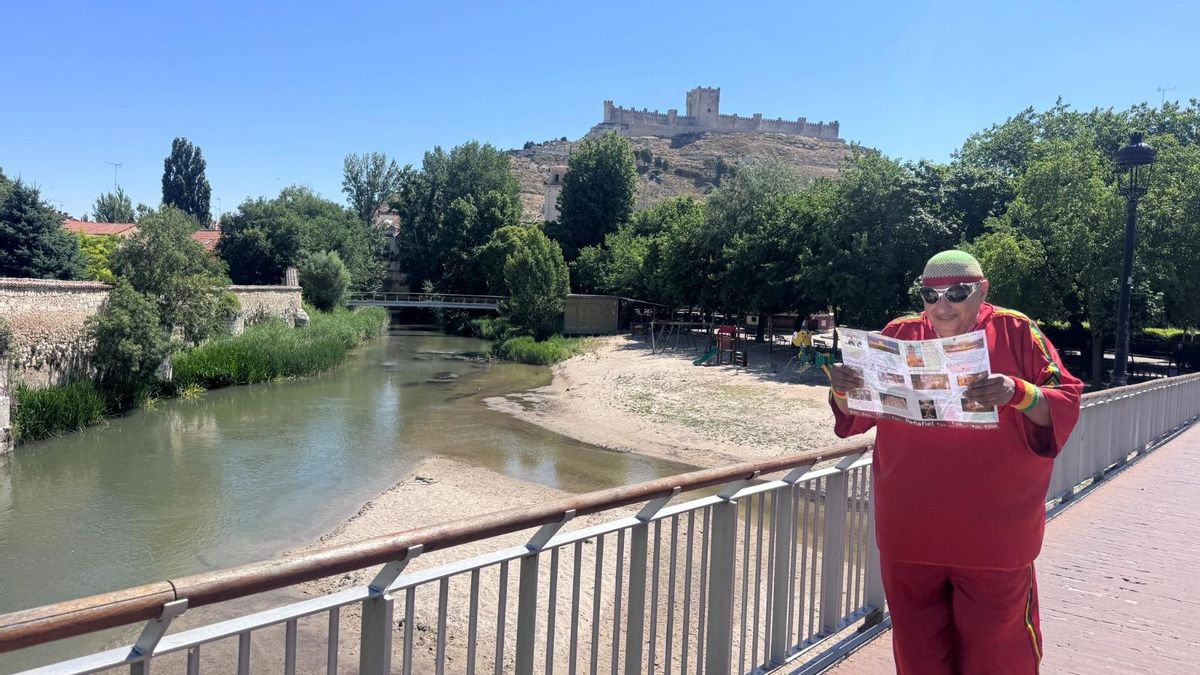King África invita a descubrir el pueblo del verano de Castilla y León, una "bomba" de vinos, gastronomía y patrimonio