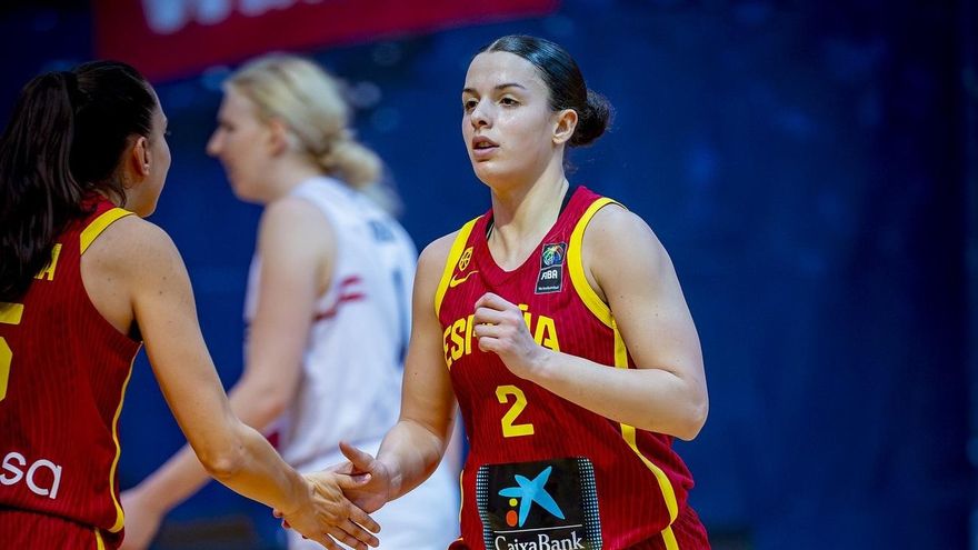 Elena Buenavida debuta con la selección española absoluta de baloncesto
