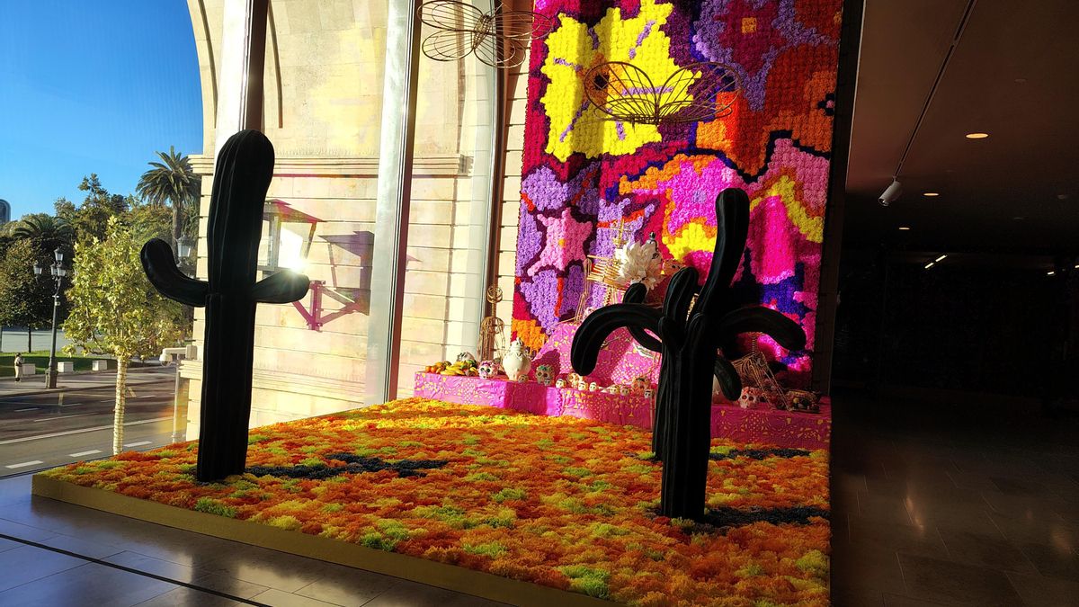 Faro Santander se une al Día de los Muertos con un gran altar, una conferencia, un 'Death Café' y talleres infantiles