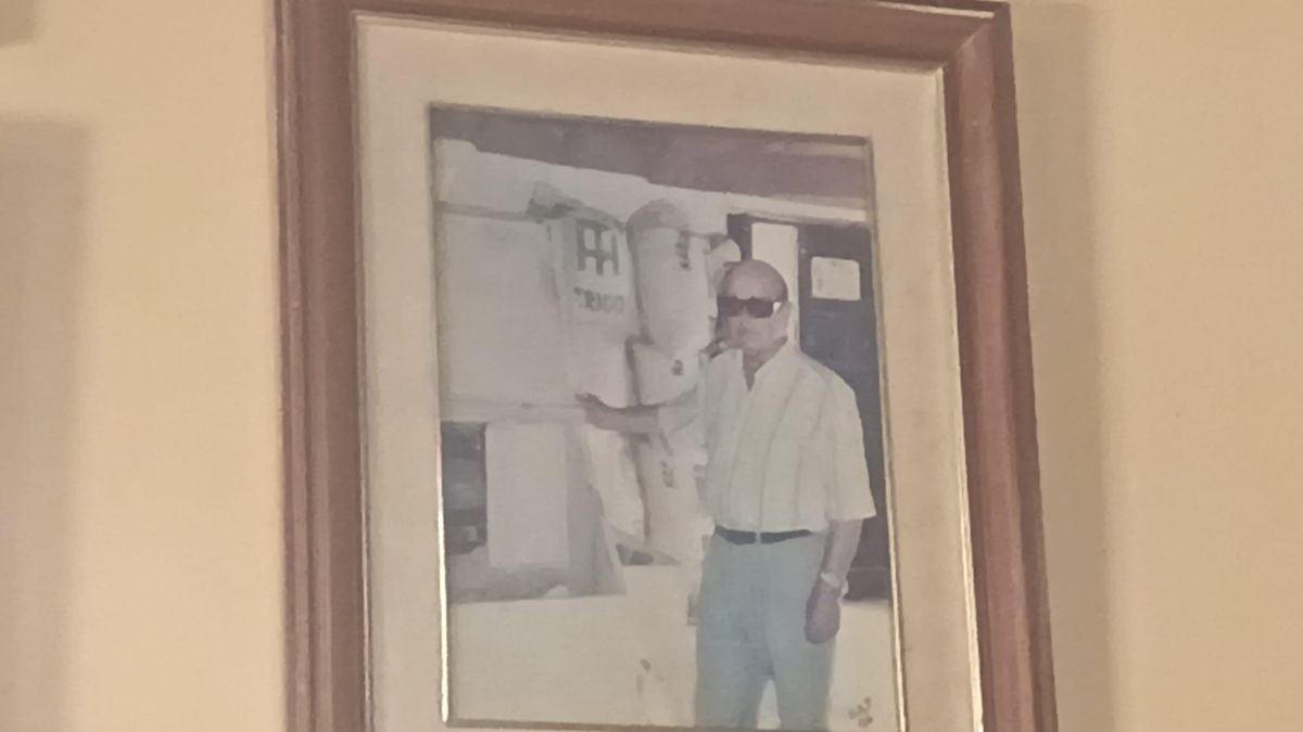 Retrato de Chano colgado en la parte principal del molino. Álvaro Morales.