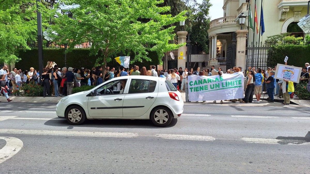 Concentración en apoyo a Canarias organizada en Granada este sábado