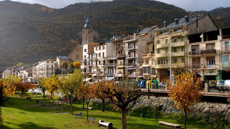 Historia medieval, deporte en la naturaleza y un castillo del siglo X en este pequeño pueblo del Pirineo catalán