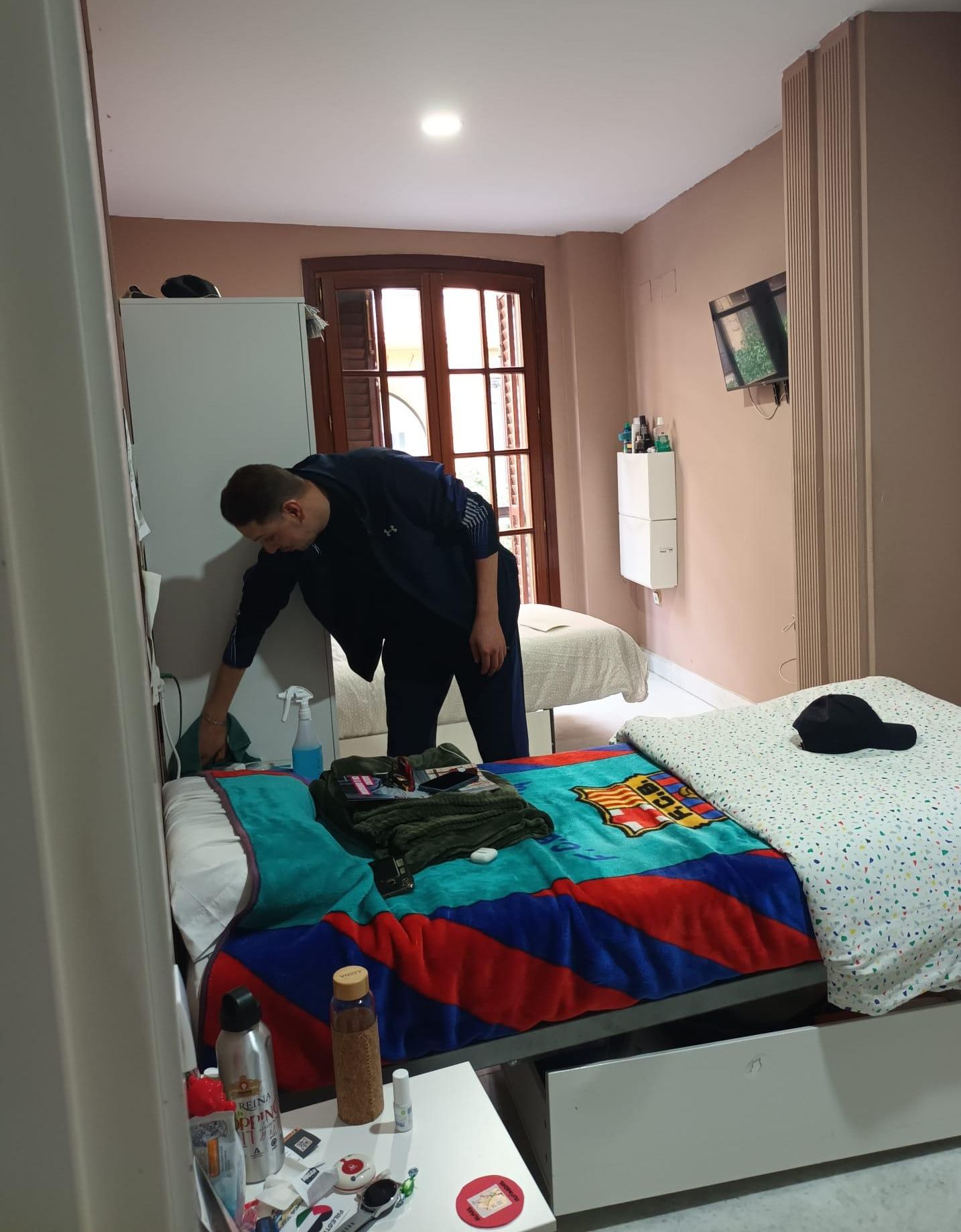Mohamed en su habitación de las viviendas para la recuperación de la salud en Córdoba