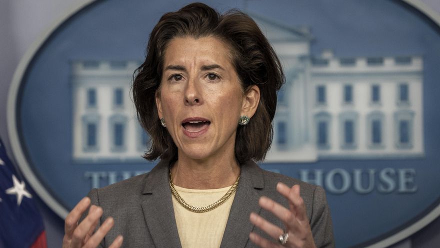 La secretaria de Comercio, Gina Raimondo , en una fotografía de archivo. EFE/EPA/Ken Cedeno / POOL