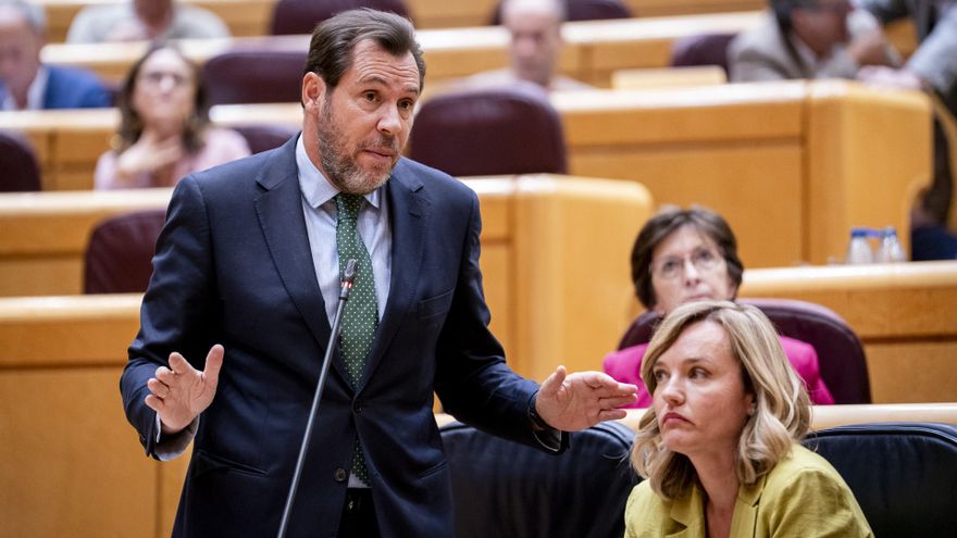 El ministro de Transportes y Movilidad Sostenible, Óscar Puente, interviene durante una sesión de control al Gobierno, en el Senado, a 9 de septiembre de 2025, en Madrid (España).