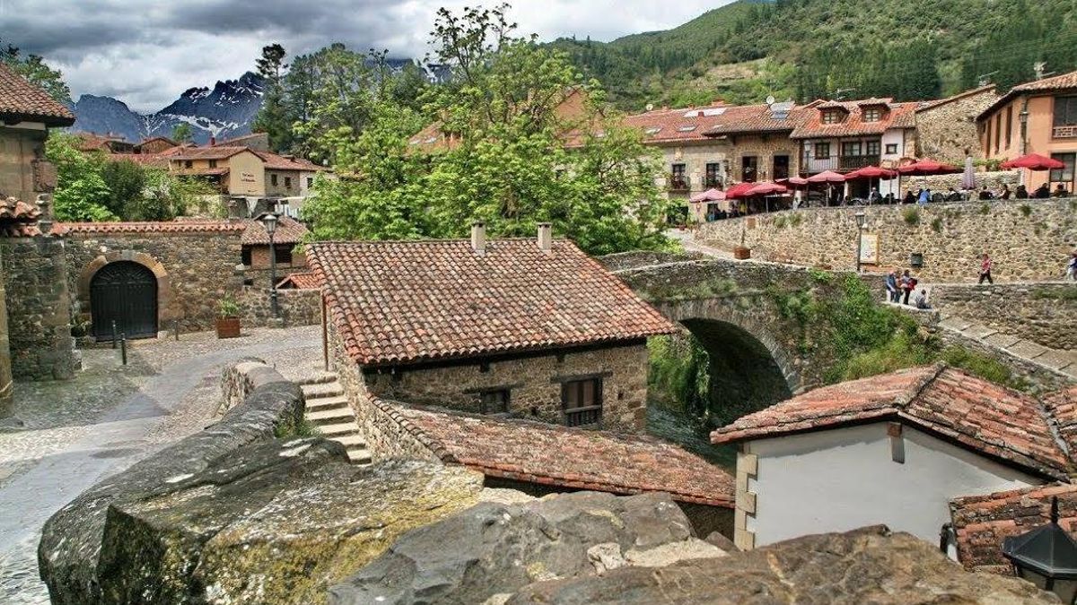 Las pernoctaciones extrahoteleras en Cantabria crecen un 4,1% en julio y los viajeros un 4,3%