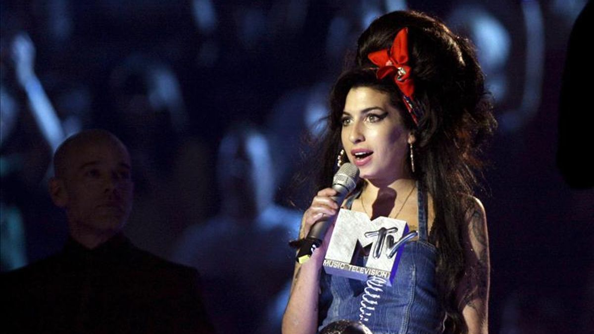 Imagen de archivo de Amy Winehouse recogiendo un premio MTV