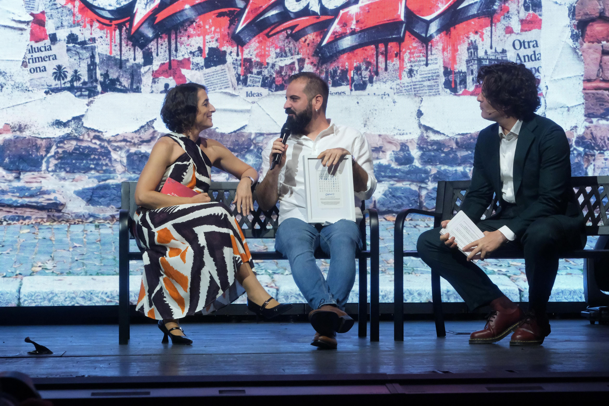 El premiado, durante la breve entrevista con los presentadores.