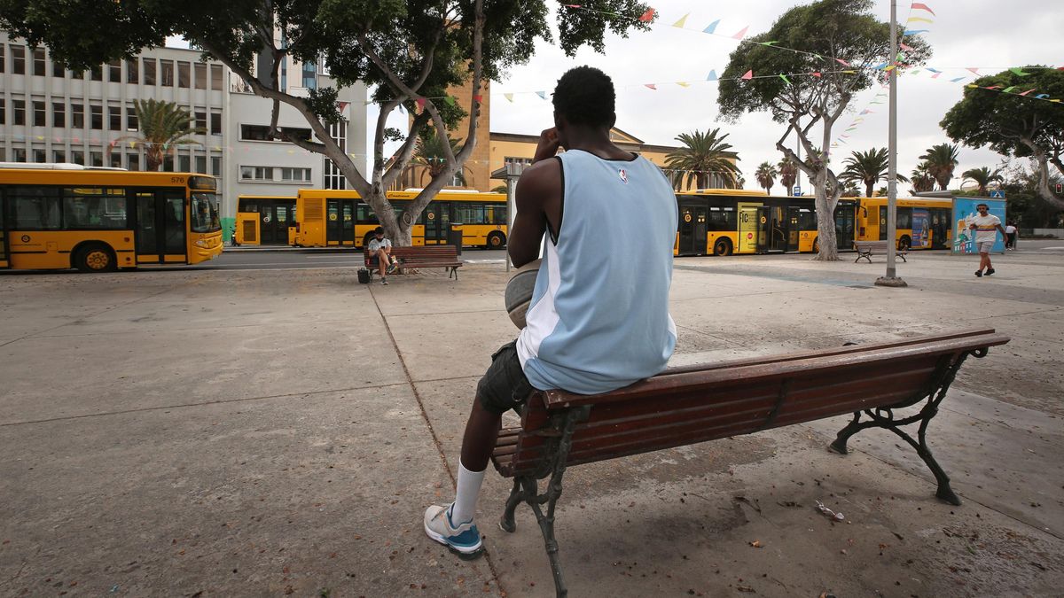 Uno de los menores solicitantes de asilo acogidos en el campamento Canarias 50, dependiente del Ministerio de Migraciones