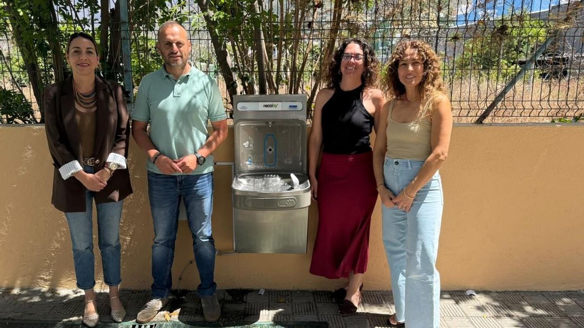 Los Llanos de Aridane apuesta por la reducción de residuos de plástico e instala fuentes de agua públicas