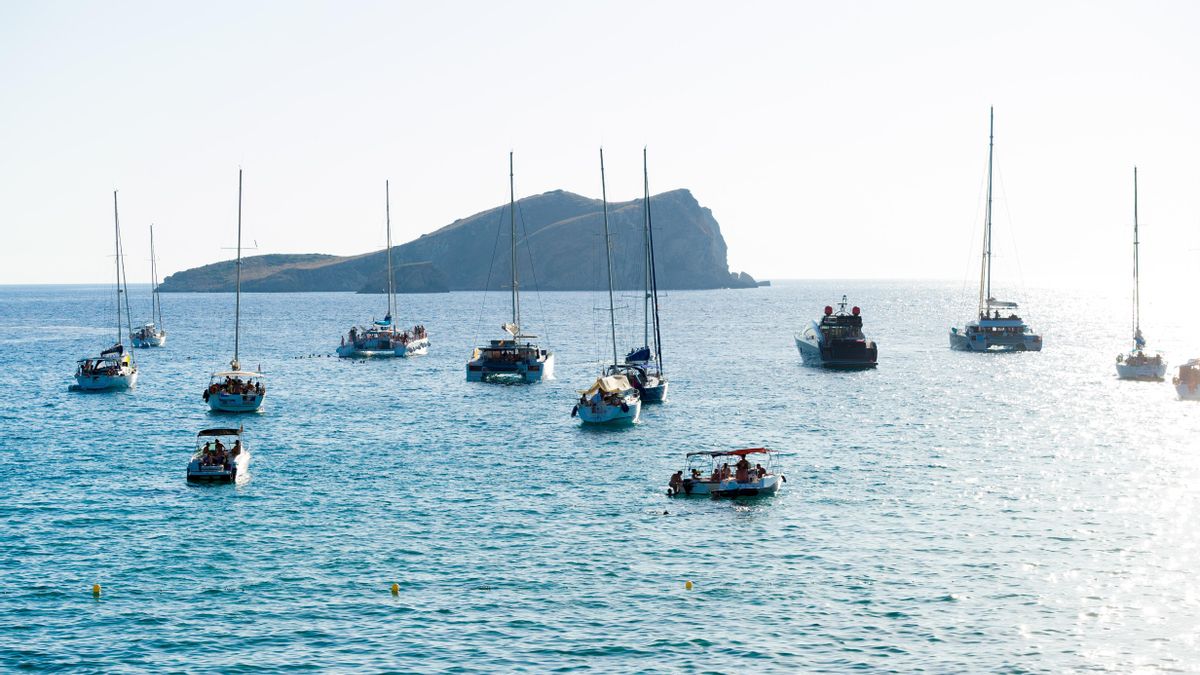 Barcos cerca de la Cala Conta