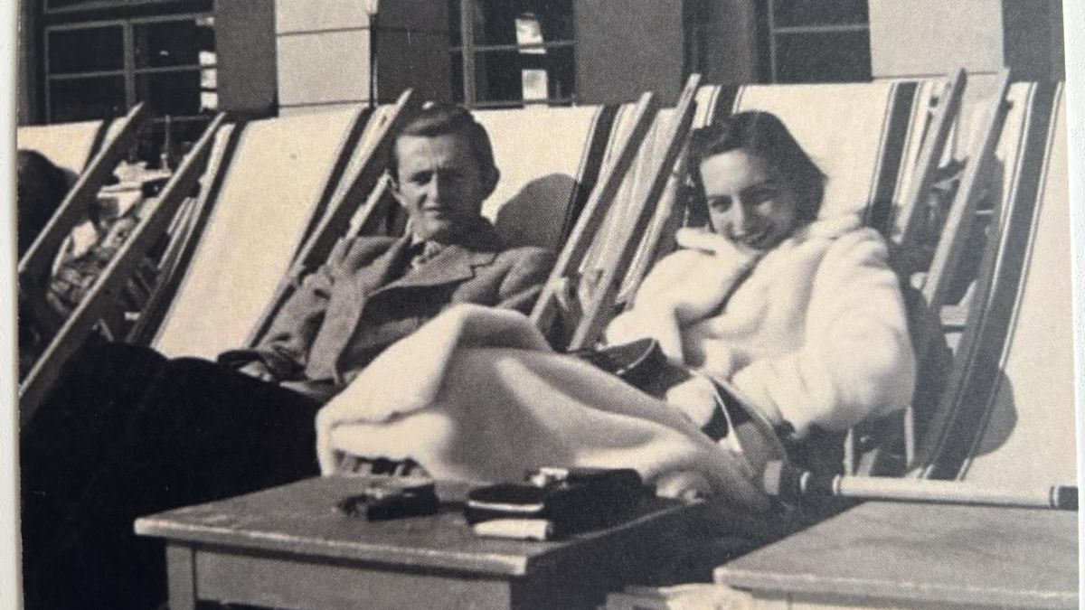 Asllan y Leman Ypi, en su luna de miel en Cortina d'Ampezzo, en 1941.