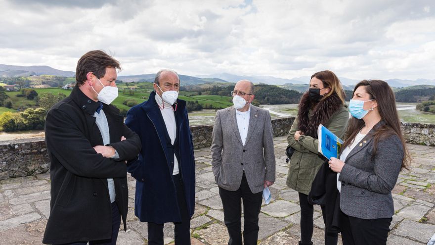 El Consejero De Industria, Turismo, Innovación, Transporte Y Comercio, Javier López Marcano, Realiza Una Visita Institucional A San Vicente De La Barquera