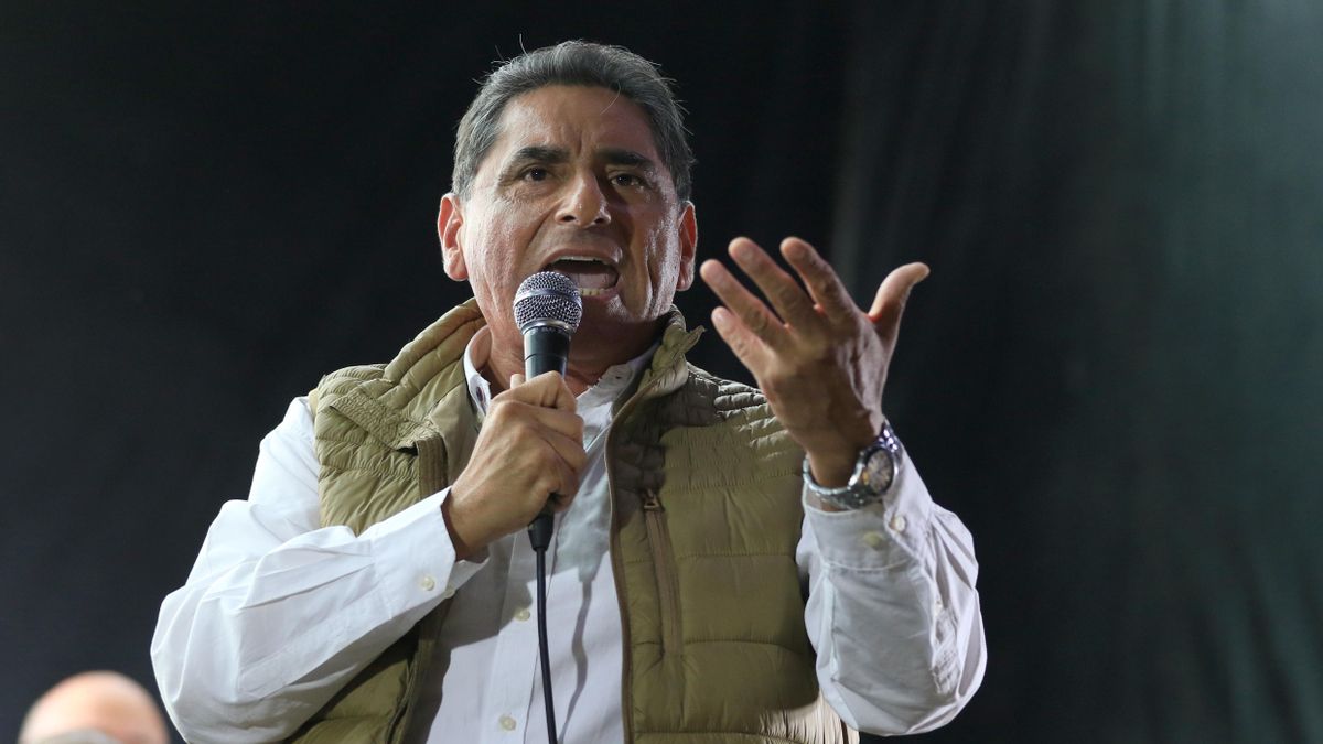 El candidato del partido País Para Todos, Carlos Álvarez, en un mitin de campaña. 