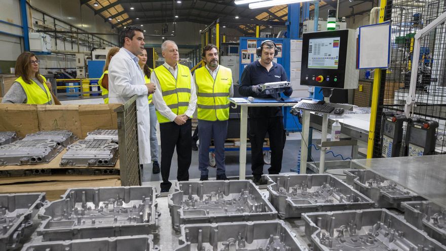 El Consejero De Industria, Eduardo Arasti, Visita Las Instalaciones De Teknia Ampuero