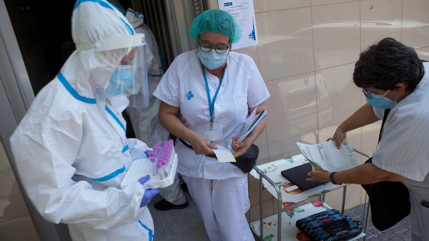 ¿Por qué siguen creciendo los casos de COVID-19 pero no aumentan tanto los fallecimientos?