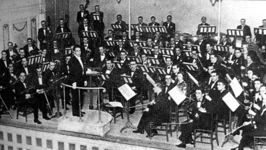 Imagen antigual de la BOS sobre el escenario del Teatro Arriaga.