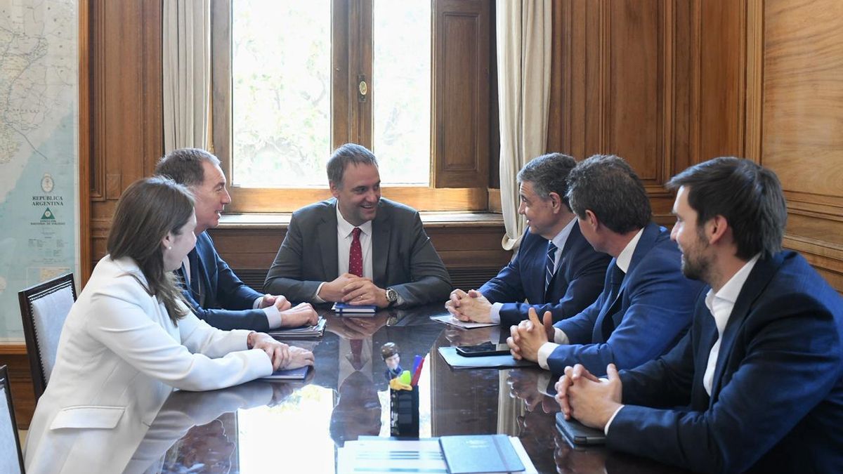 Diego Santilli recibió a Jorge Macri y parte de su equipo en la Casa Rosada.