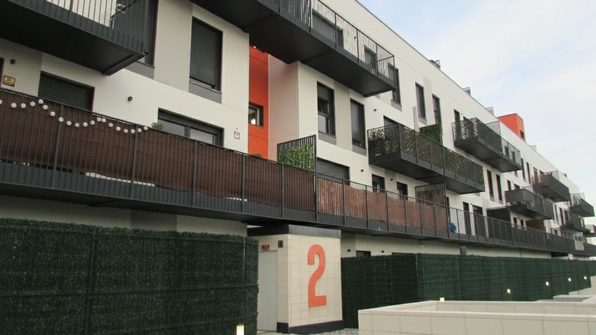 Vecinos de las viviendas públicas de Tres Cantos que denuncian desperfectos reclamarán por el cobro del IBI: "Es ilegal"