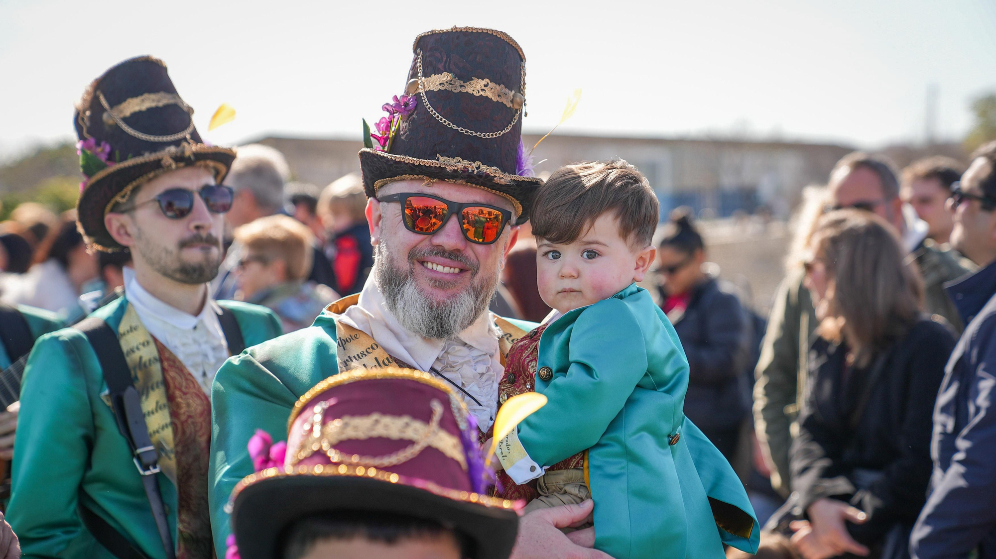 Pasacalles de Carnaval en el Puente Romano