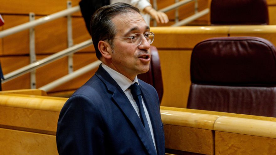 Archivo - El ministro de Asuntos Exteriores, Unión Europea y Cooperación, José Manuel Albares, a su llegada a un pleno en el Senado, a 17 de junio de 2025, en Madrid (España).