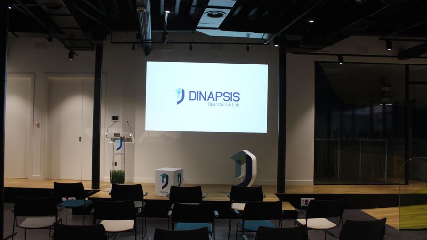 Sala de colaboración en Dinapsis, Cartagena, concebida para las reuniones y colaboraciones entre agentes externos a la empresa