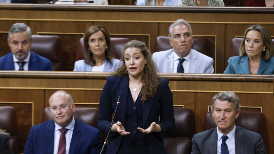La portavoz del PP, Ester Muñoz, durante la sesión de control celebrada, este miércoles, en el Congreso de los Diputados.