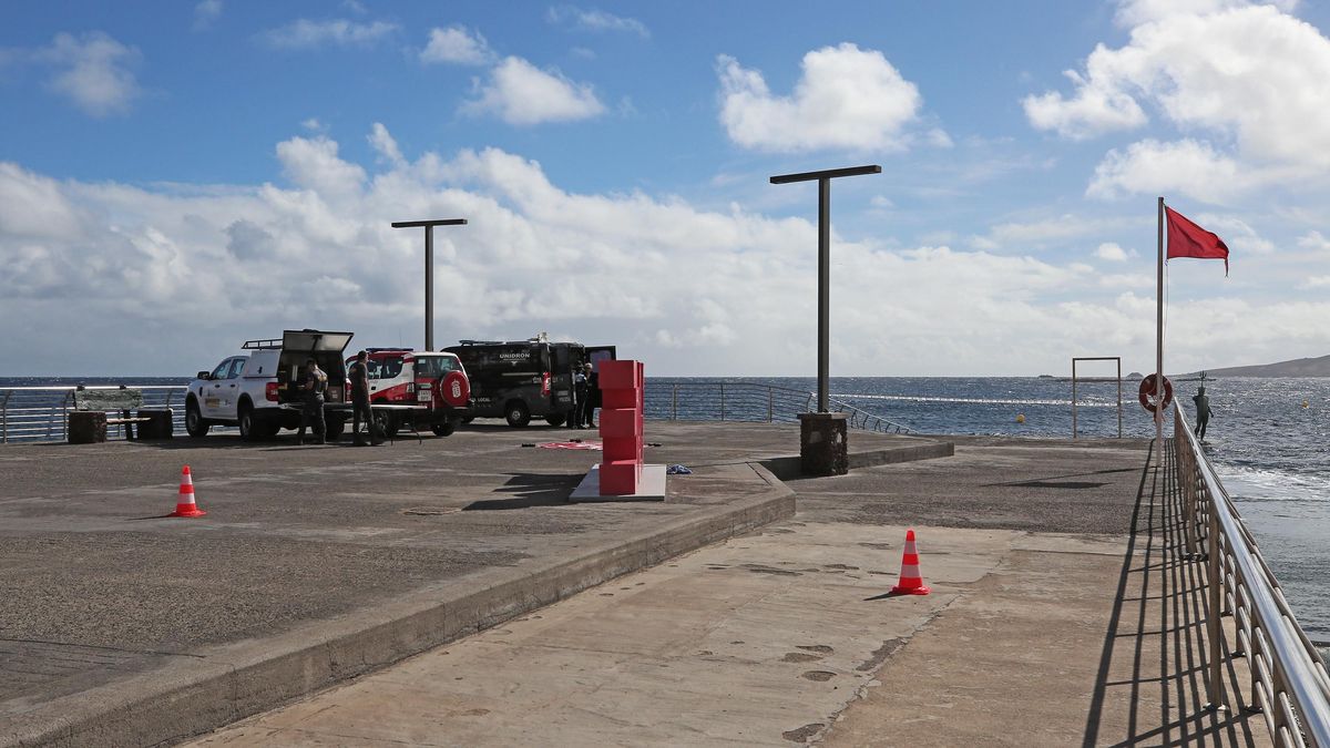 Bandera roja, vigilancia y control de aguas en el Muelle de Melenara, Telde