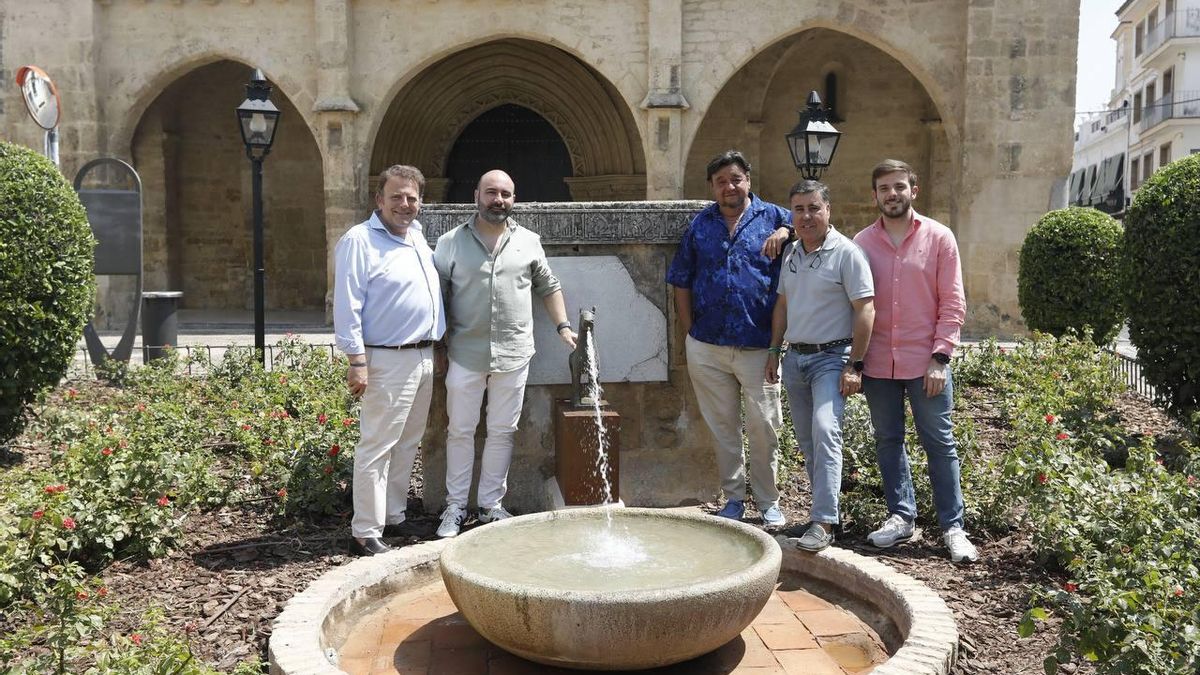 La fuente de San Lorenzo estrena una réplica de su antiguo cervatillo, realizada por Belmonte
