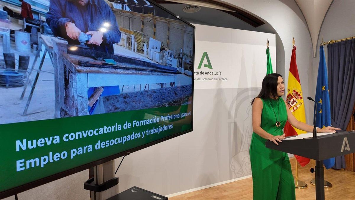 Córdoba es la provincia de Andalucía donde más cae el desempleo en la industria en el primer semestre del año