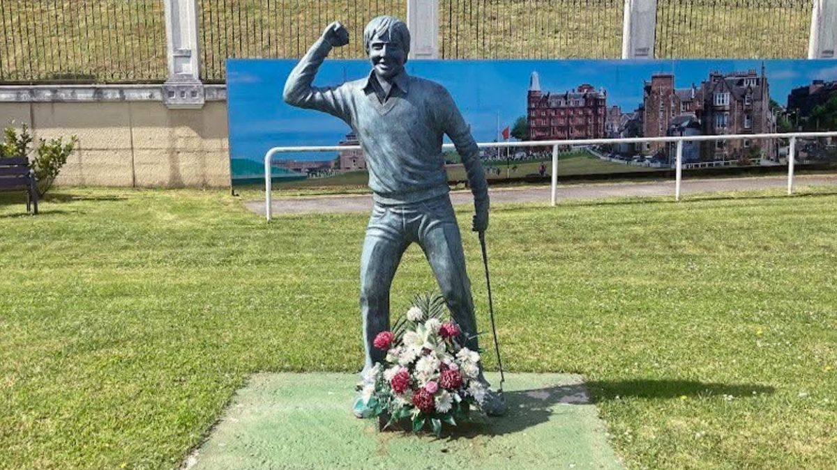 Desaparece la estatua en honor al golfista Seve Ballesteros en Pedreña