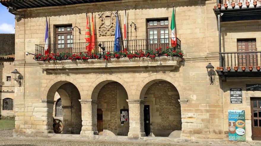 AVI, PP y PRC presentan una moción de censura para apartar al PSOE de la Alcaldía de Santillana del Mar