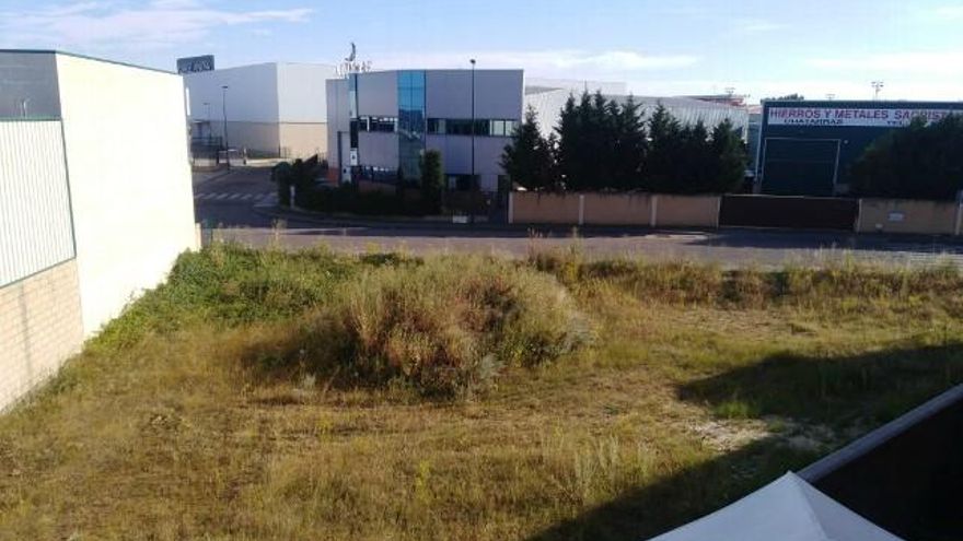 Solares del Camino de la Cruz y el Polígono San Andrés del Rabanedo.