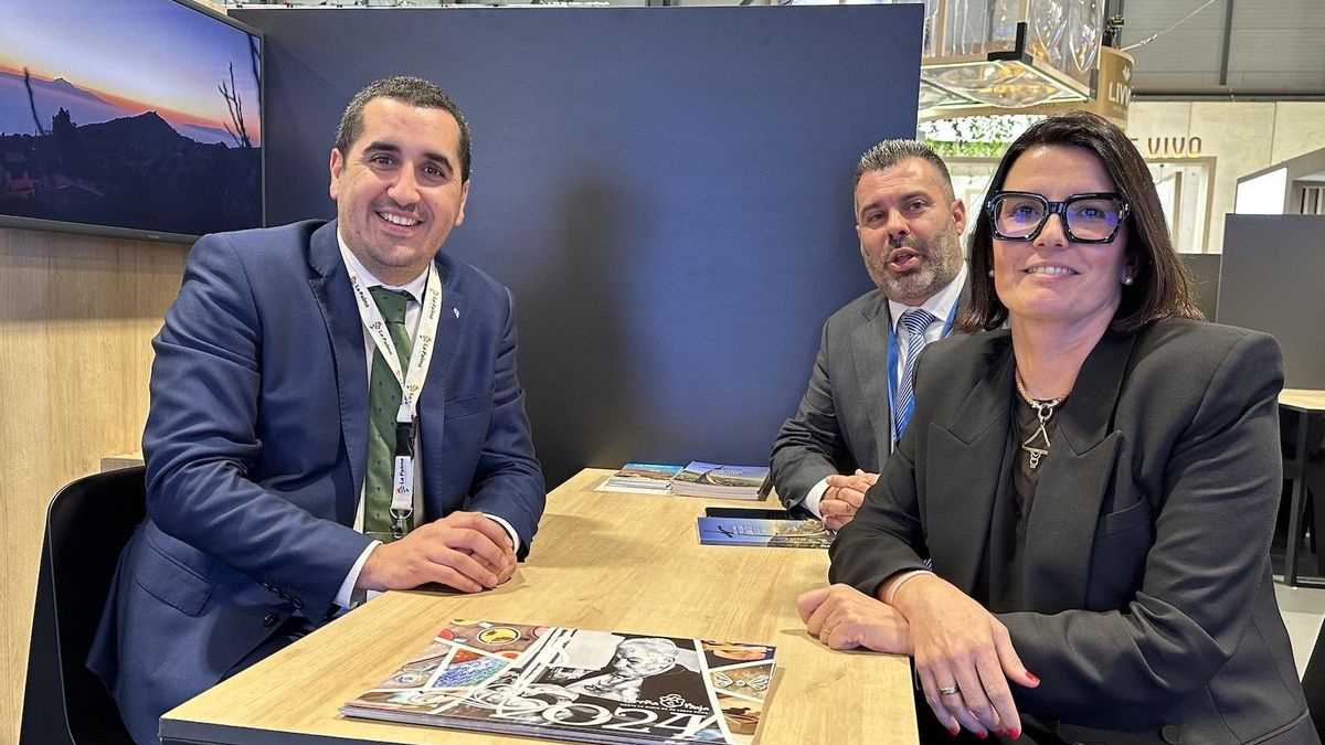 Borja Pérez, Raquel Rebollo y José Manuel Pérez en Fitur.