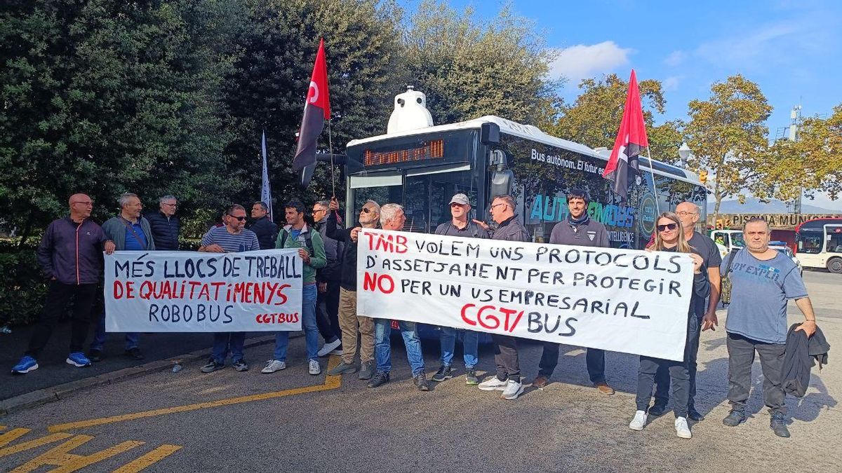 Las pruebas del primer bus sin chófer en Barcelona desatan protestas entre conductores