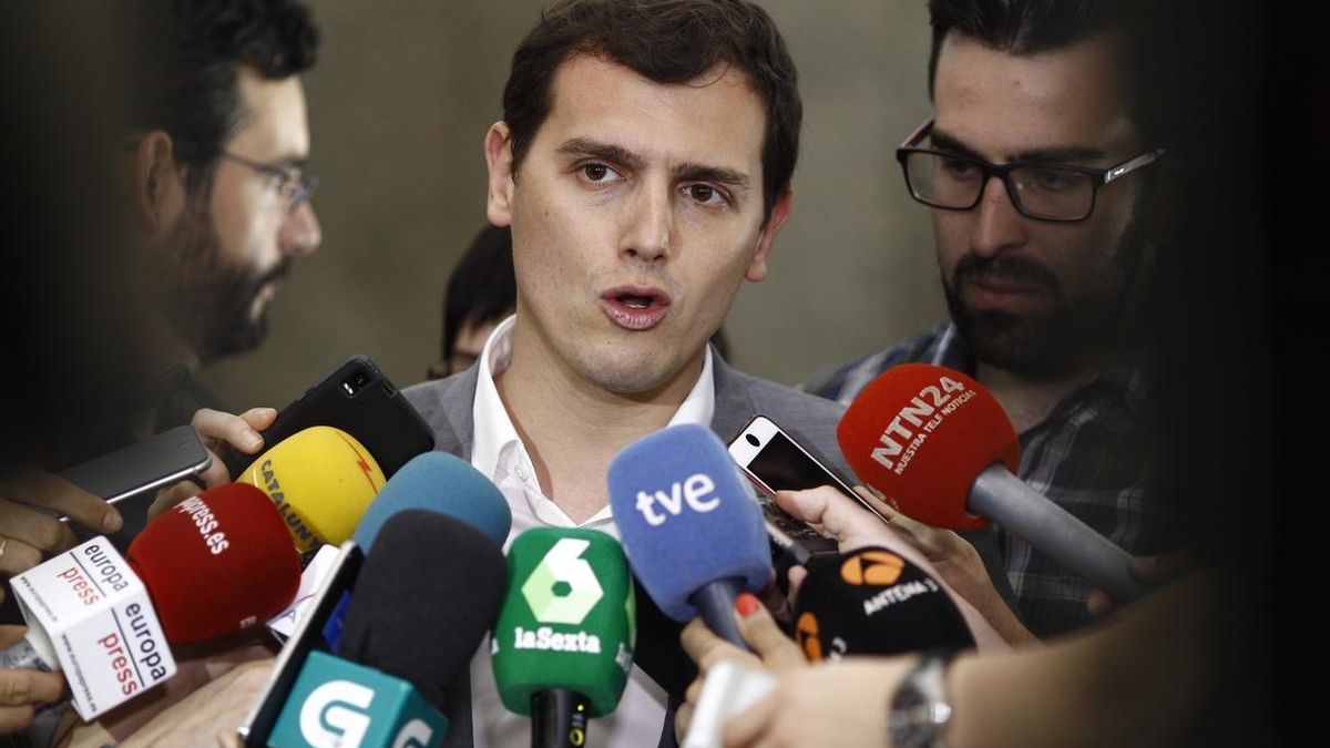 Rivera alega que acaba de volver de un viaje para no explicar los problemas de C's en Castilla-La Mancha
