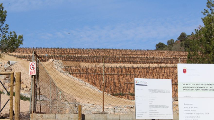 El juzgado de Cartagena investiga la actuación del Gobierno de Murcia en el sellado del depósito minero de El Lirio