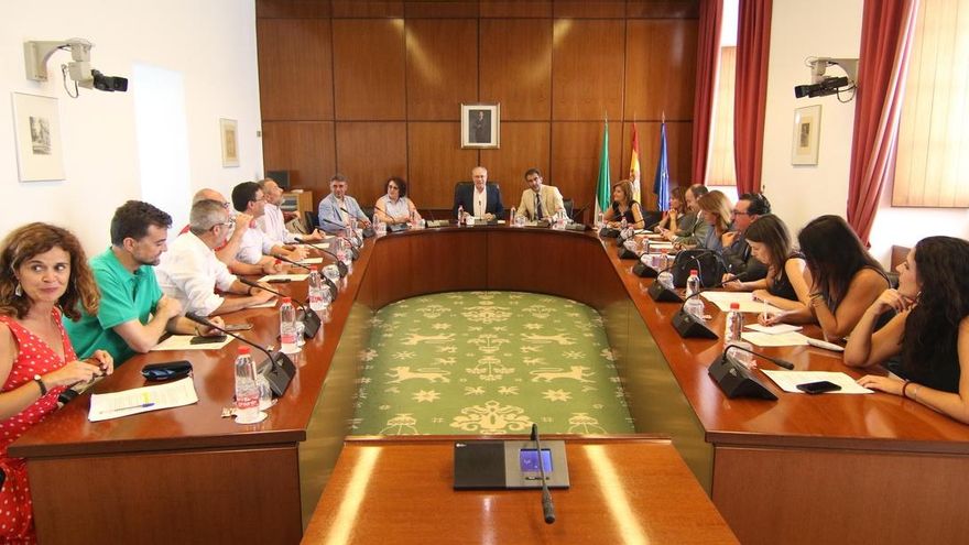 El Parlamento rechaza una comparecencia extraordinaria de Sánchez Rubio sobre la situación de los menores no acompañados