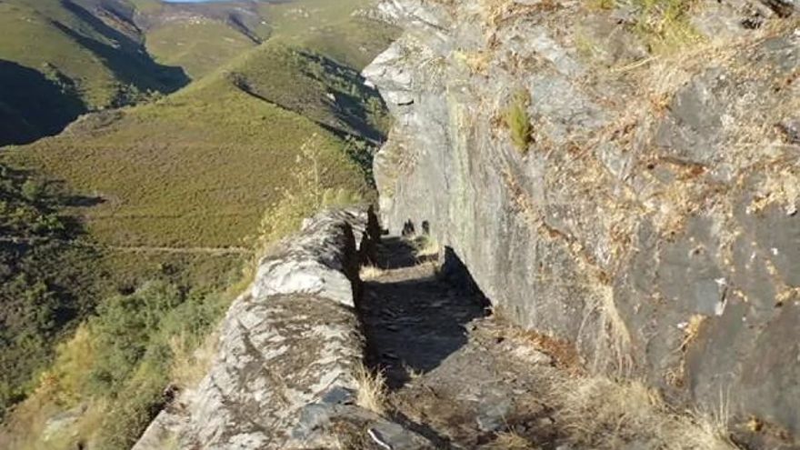 La huella de los romanos aprovechando la roca de La Cabrera.