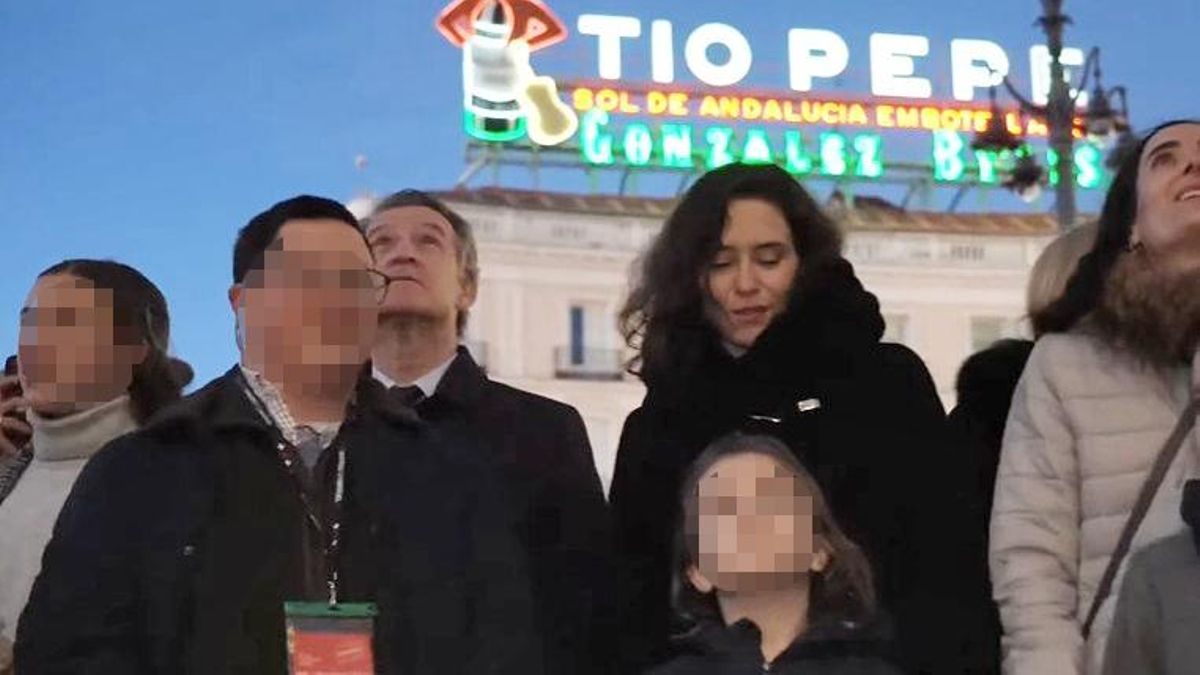 Ayuso y Feijóo bailan el pop cristiano de Hakuna en la Puerta del Sol de Madrid