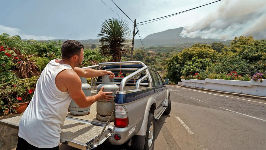 El incendio de Tenerife obliga a evacuar de forma preventiva a cerca de 50 viviendas