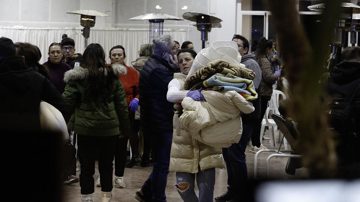 Pasajeros del tren descarrilado son trasladados a la caseta municipal de Adamuz