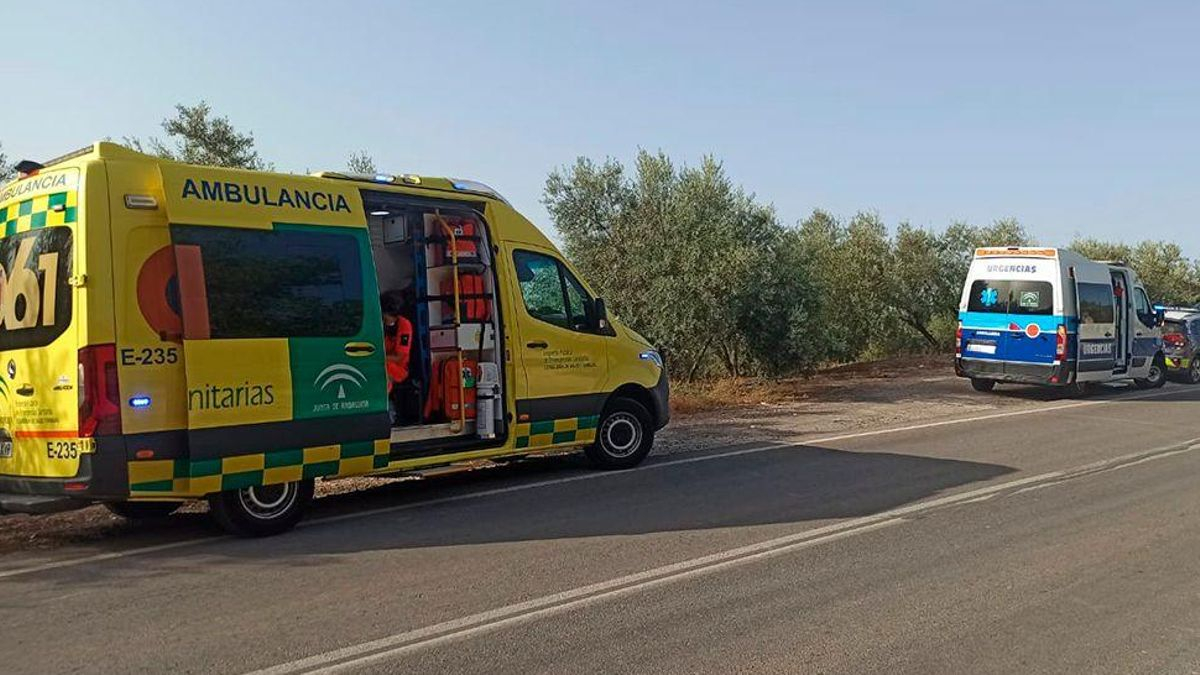 Ambulancias y Guardia Civil, en una imagen de archivo en una finca