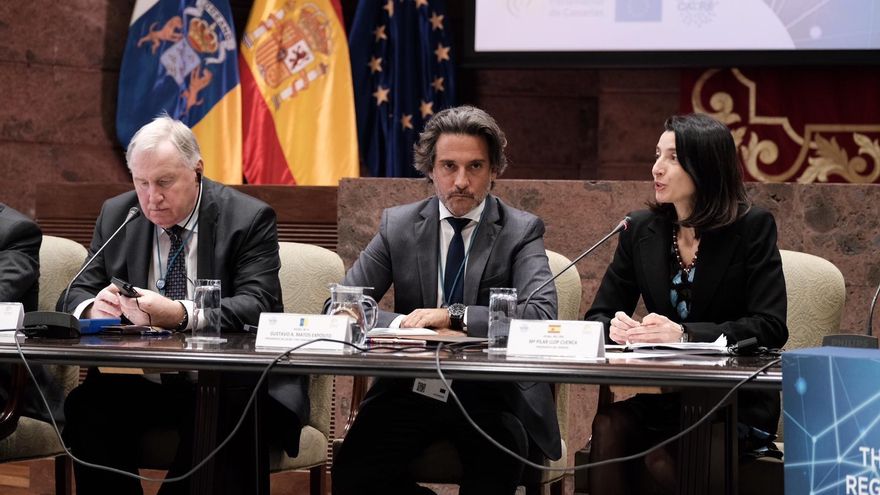 La presidenta del Senado y el presidente de Canarias intervienen en la apertura de la asamblea de la CALRE